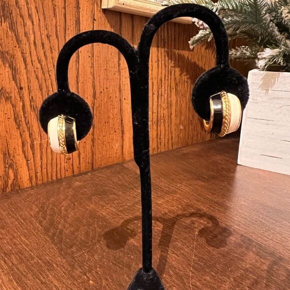 MONET VINTAGE WHITE AND BLACK ENAMEL CLIP EARRINGS - Picture 1 of 2